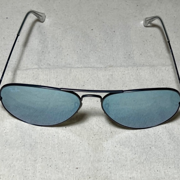 Ray-Ban RB3025 Unisex Aviator Polarized Sunglasses - Picture 2 of 3